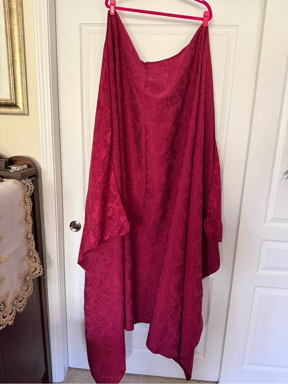 Elegant Burgundy Jacquard Tablecloth 57 x 92